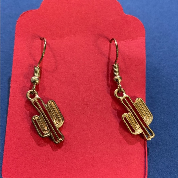 Source Unknown Jewelry - Saboro cactus 1.5” dangly earrings w gold tone wires